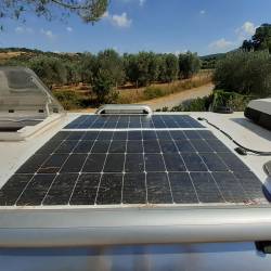 2 - installazione pannelli solari semiflessibili per camper