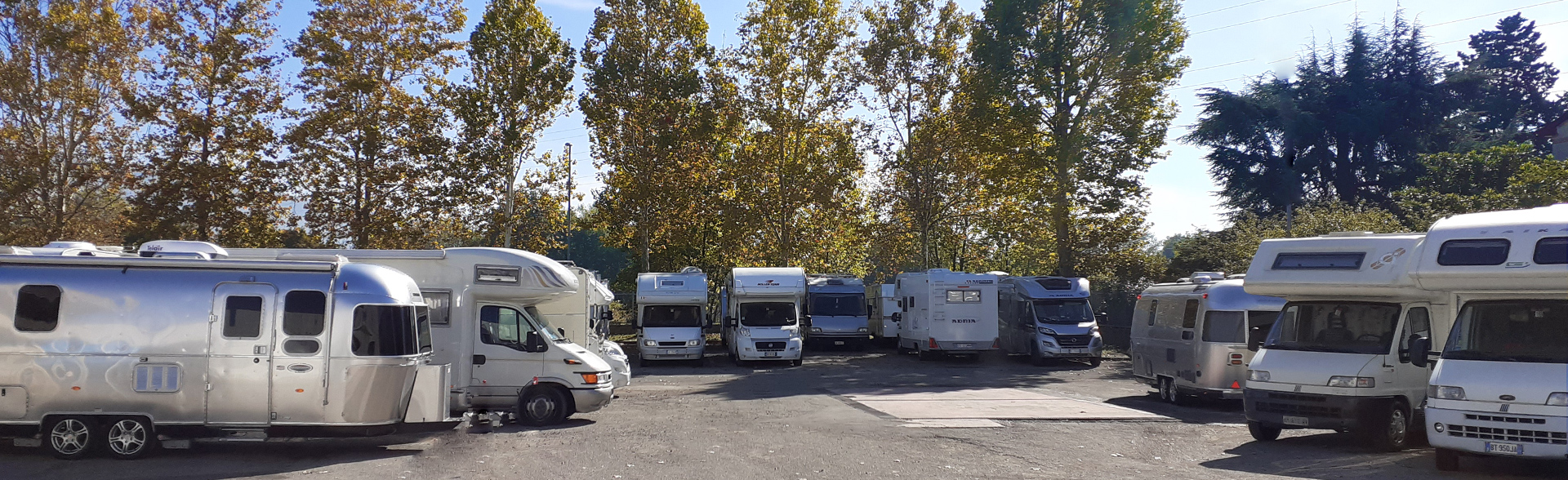   Etruria Caravan è leader in Toscana per assistenza camper, manutenzione impianti elettrici, idrici ed impianti a gas. Riparazioni carrozzeria camper incidentati e ripristino camper infiltrati. Installazione accessori, Centro Assistenza e rivenditore Autorizzato.