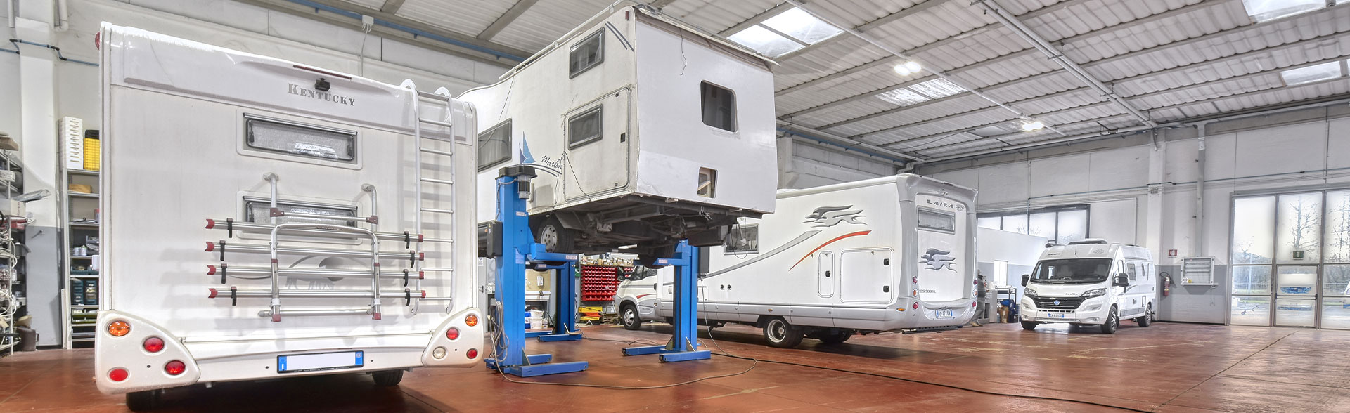   Etruria Caravan è leader in Toscana per assistenza camper, manutenzione impianti elettrici, idrici ed impianti a gas. Riparazioni carrozzeria camper incidentati e ripristino camper infiltrati. Installazione accessori, Centro Assistenza e rivenditore Autorizzato.