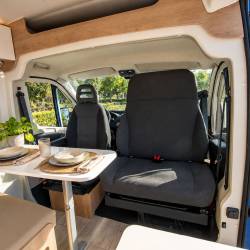 Dettaglio degli spazi interni di un camper attrezzato